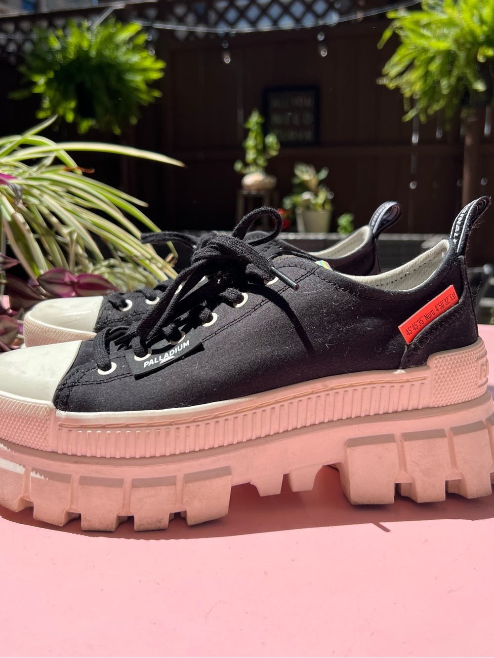 Palladium Revolt Low TX Black / Marshmallow Sneakers | Size 7